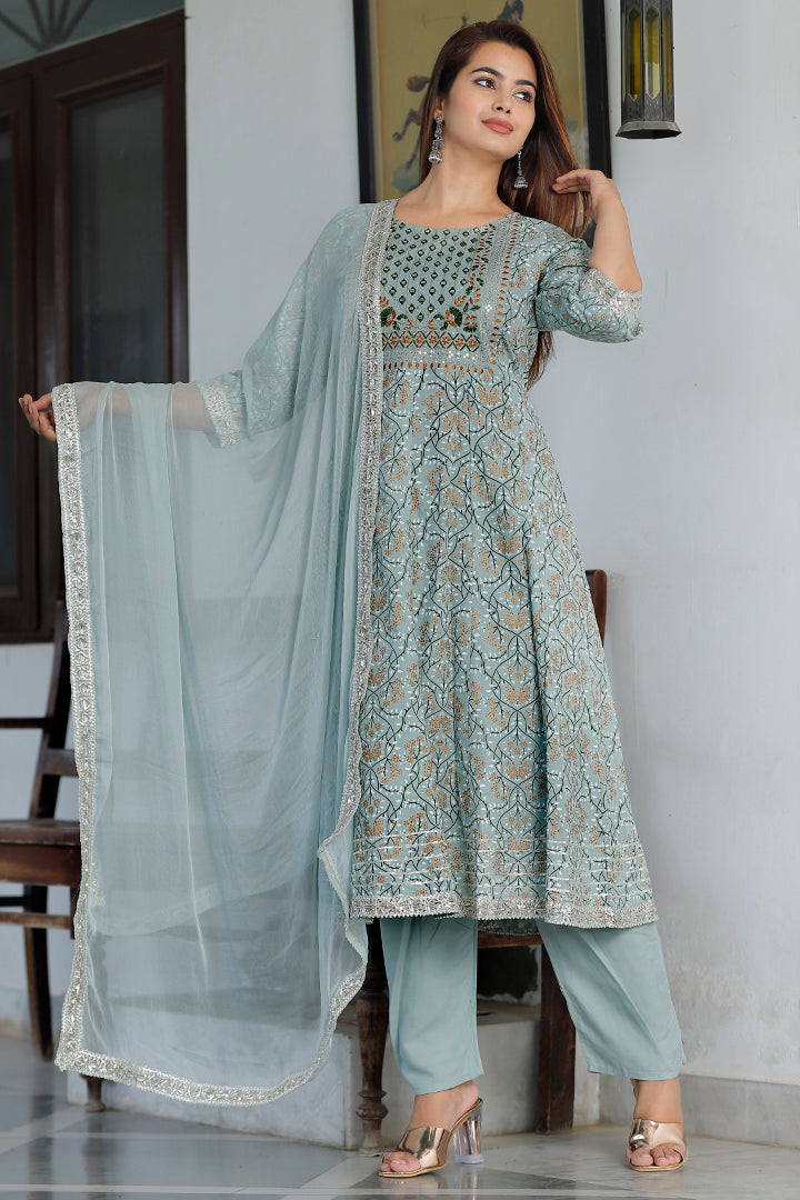 Paardini Women’s Grey Makdi Embroidered Rayon Kurta Set with Chiffon Dupatta